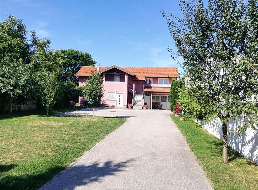 Guest House Lucija Buzin Exteriér fotografie